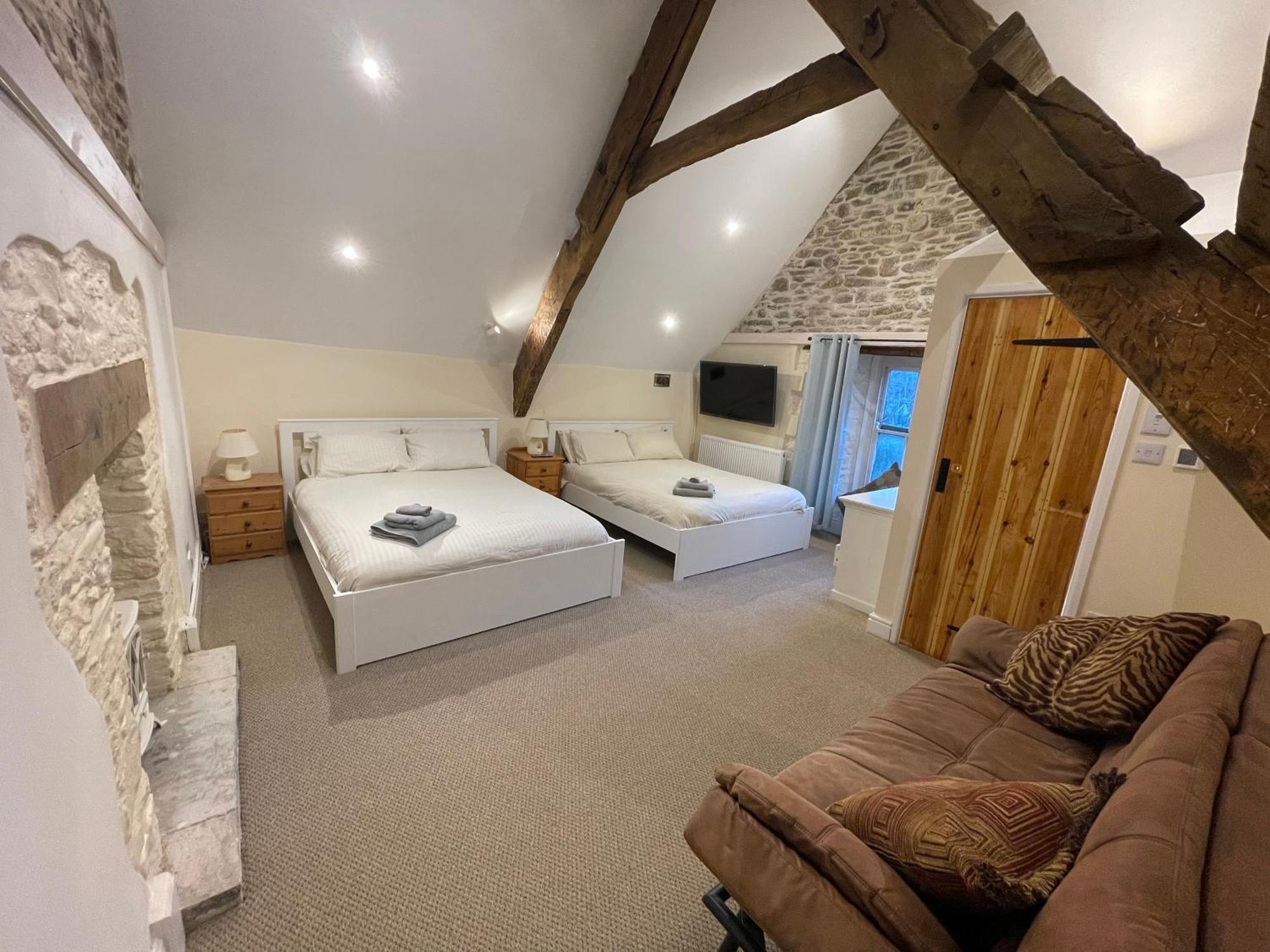 Large Historic Farmhouse In Rhondda Valley Perfect For Groups With Hot Tub Blaencwm 外观 照片