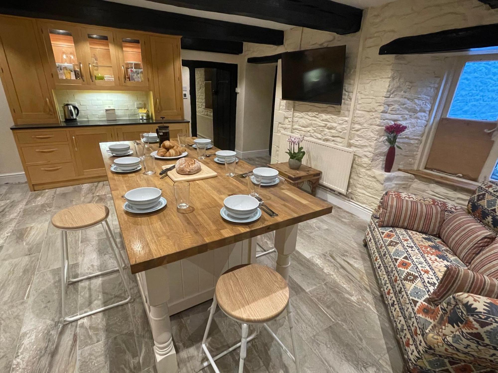 Large Historic Farmhouse In Rhondda Valley Perfect For Groups With Hot Tub Blaencwm 外观 照片